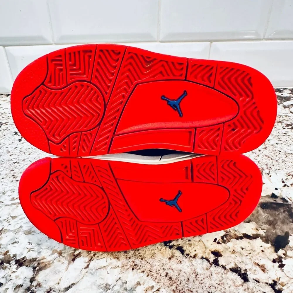 Air Jordan low top fashion sneakers Size 9